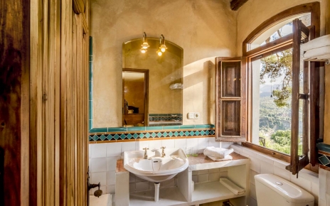 Baños rústicos con estilo